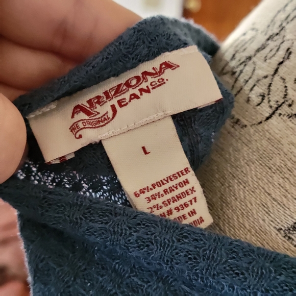 Blue long sleeve shirt. - Picture 3 of 3